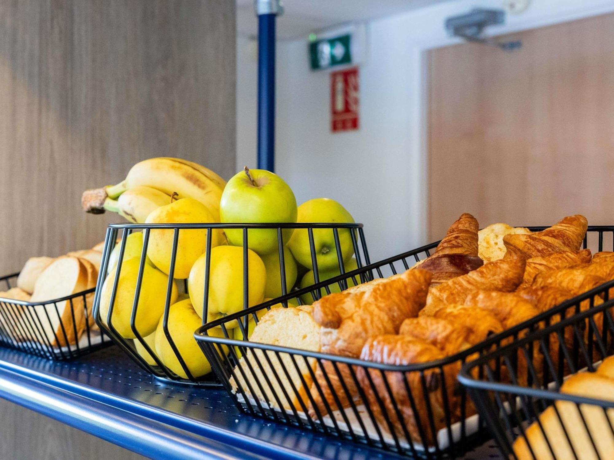 Ibis Budget Carcassonne Aeroport - A61 Екстер'єр фото